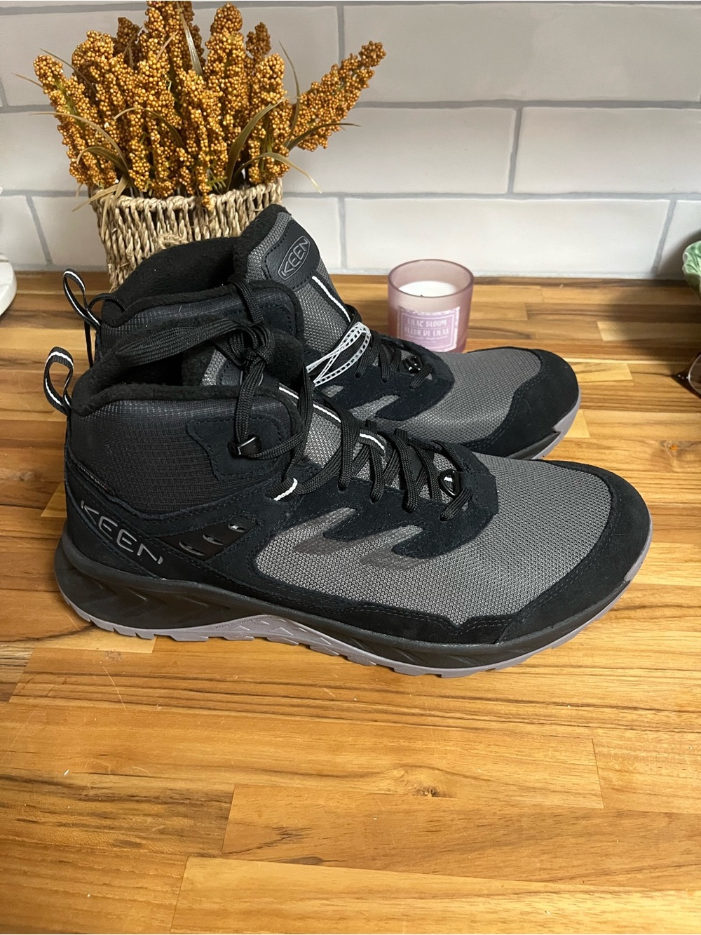 KEEN Men's Gray and Black Mid-Top Hiking Shoes Sz 12